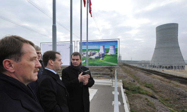 ������������ ������������� �� ������� �������� �� ����� ������� ������������� ��������������� ���-2 . ����� - ���������� ����������� ������� ������� �������, ������ - ����������� �������� ��� 