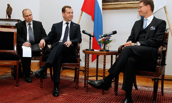 Председатель правительства России Дмитрий Медведев и премьер-министр Финляндии Юрки Катайнен (слева направо) во время встречи в Доме приемов Государственного Совета Финляндии в Хельсинки. Фото с сайта Правительства РФ