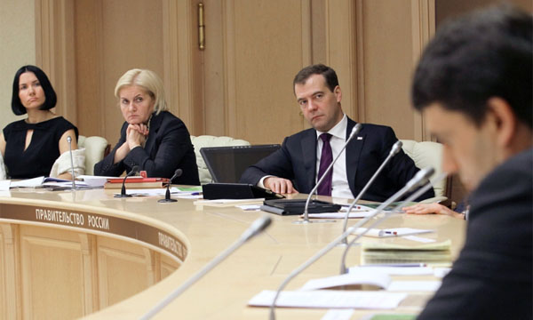 Председатель правительства России Дмитрий Медведев проводит в Доме правительства РФ совещание по вопросу развития системы дошкольного образования и обеспечения его доступности. Фото сайта Правительства РФ