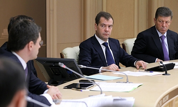 Премьер-министр РФ Дмитрий Медведев провёл селекторное совещание по вопросу «О ходе подготовки объектов энергетики и жилищно-коммунального хозяйства к осенне-зимнему периоду 2012-2013 годов». Фото с сайта Правительства РФ