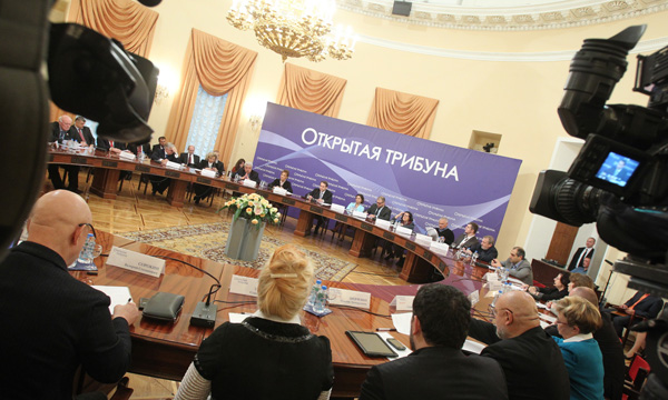 Заседание «Открытой трибуны» «Межнациональные отношения и миграционный контроль: проблемы и пути решения». Фото: ER.RU