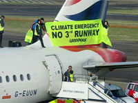 Британские экологи акции протеста проводят на крыше парламента