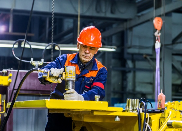 рабочий, производство, завод, станок, цех, предприятие|Фото: Алексей Заболотнов