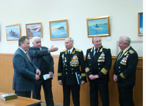 «Справедливая Россия» организовала выставку художника-мариниста Александра Метелькова в Мурманской областной думе