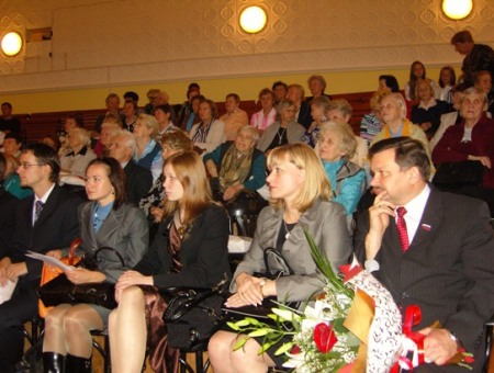 «СПРАВЕДЛИВАЯ РОССИЯ» чествует ветеранов педагогического труда