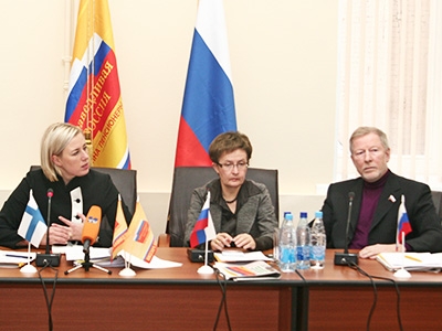 Слева направо: Ютта Урпилайнен, Валентина Левичева