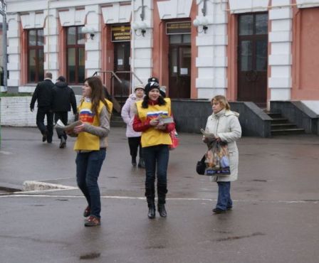 Партийные агитаторы в Калуге