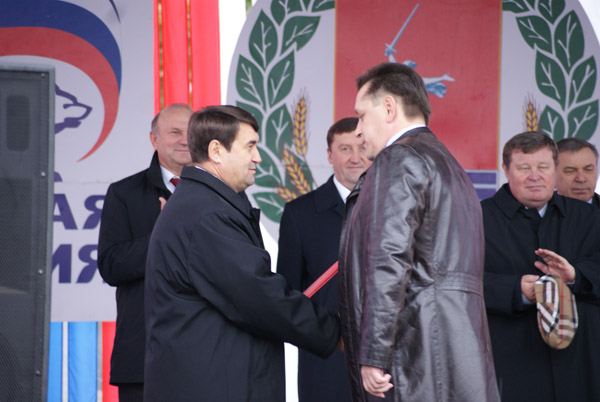 �������