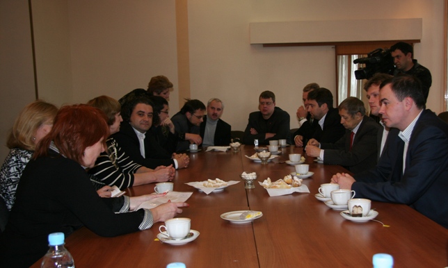 �������