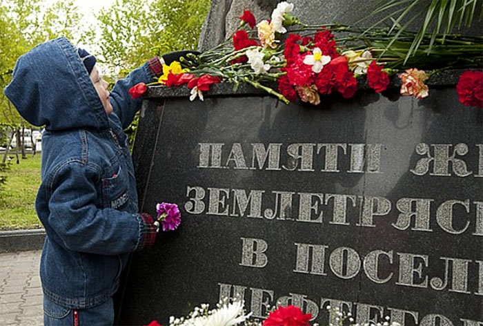 �������