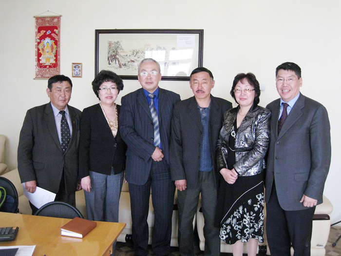 �������