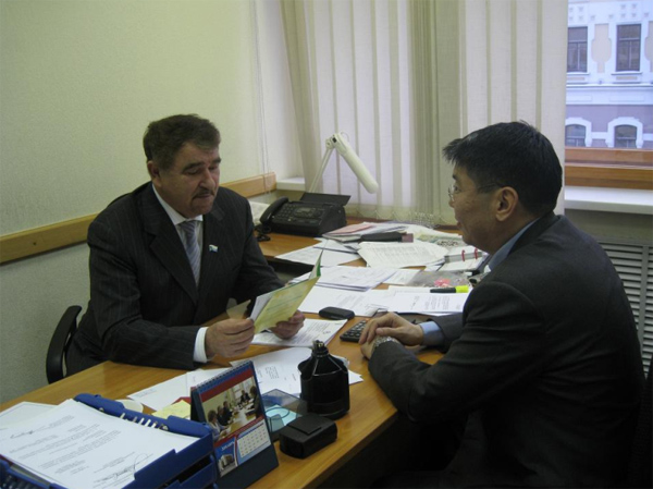 �������