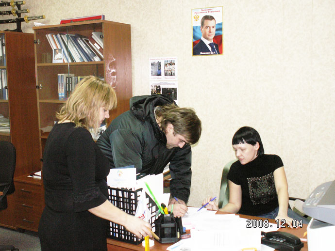 �������