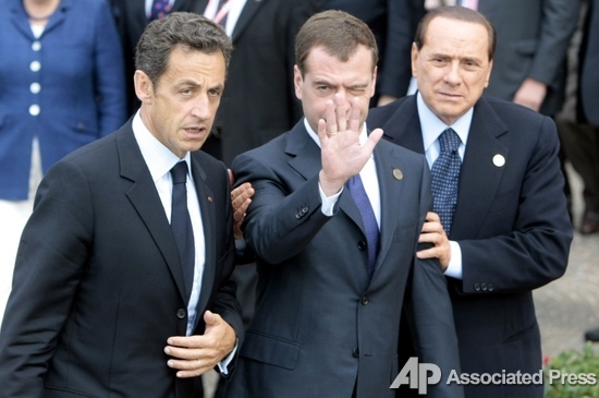 Президента России заподозрили в пьянстве на саммите «большой восьмерки» Президента России заподозрили в пьянстве на саммите «большой восьмерки»