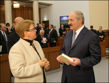 Ольга Абрамова и Александр Лукашенко. Послание-2007