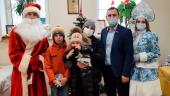 Тула: представители партии раздали детям более пяти тысяч сладких новогодних подарков