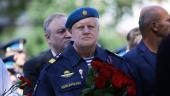 В День ВДВ Сергей Миронов возложил цветы к памятнику павшим воинам-десантникам