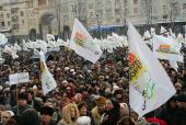 Десятки тисяч киян прийшли під стіни мерії підтримати Київського міського голову Леоніда Черновецького