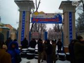 В Одессе люди в балаклавах и с арматурой захватили санаторий