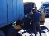 При столкновении двигавшихся в одном направлении автобуса и КамАЗа погибли трое