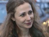 Участница Pussy Riot Мария Алехина смогла уйти от наблюдения и покинуть Россию
