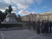 Санкт-Петербург. Г.А. Зюганов возложил цветы к памятнику Петру I