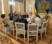 Зеленский предложил фракциям отменить "мажоритарку" и снизить проходной барьер до 3%